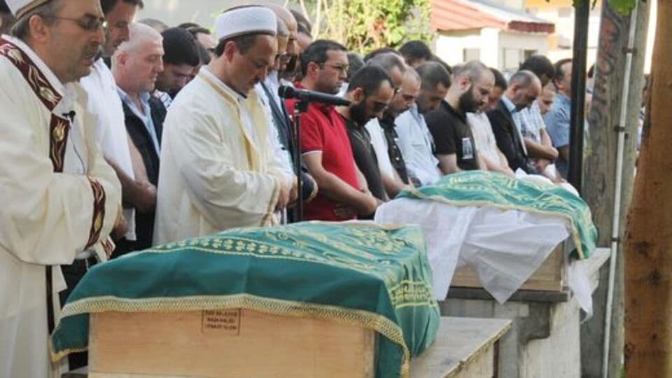 Rize'de ilginç cenaze!