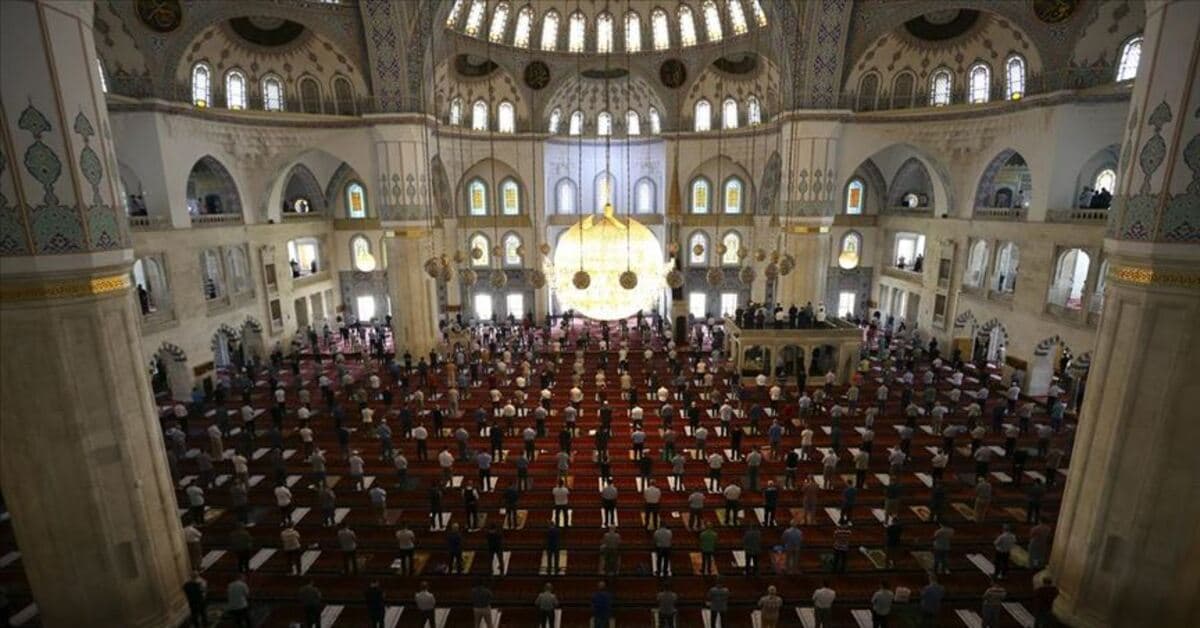Cuma namazı kılınış anlatımı
