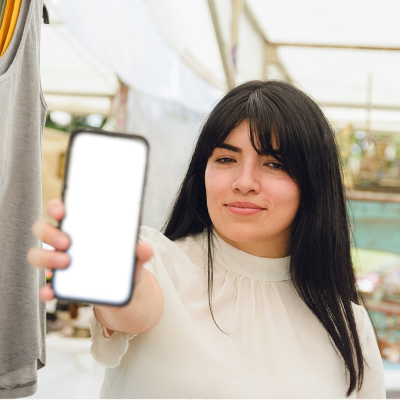 Telefonlarını sattılar, fuarda parasız kaldılar