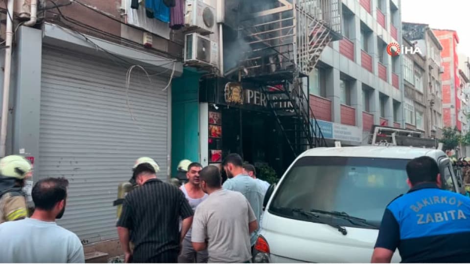 Bakırköy'de otel yangını! Yaralılar var