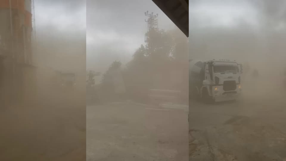 Bingöl'de fırtına! Kum ve toz savruldu!