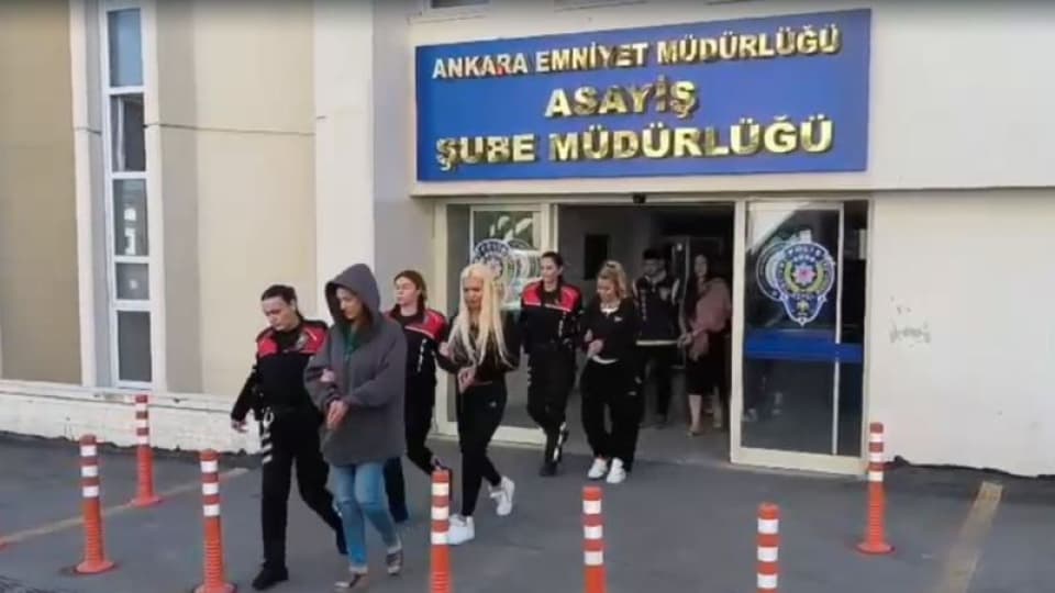 Tuğba Ekinci'nin de aralarında bulunduğu 5 kişiye gözaltı