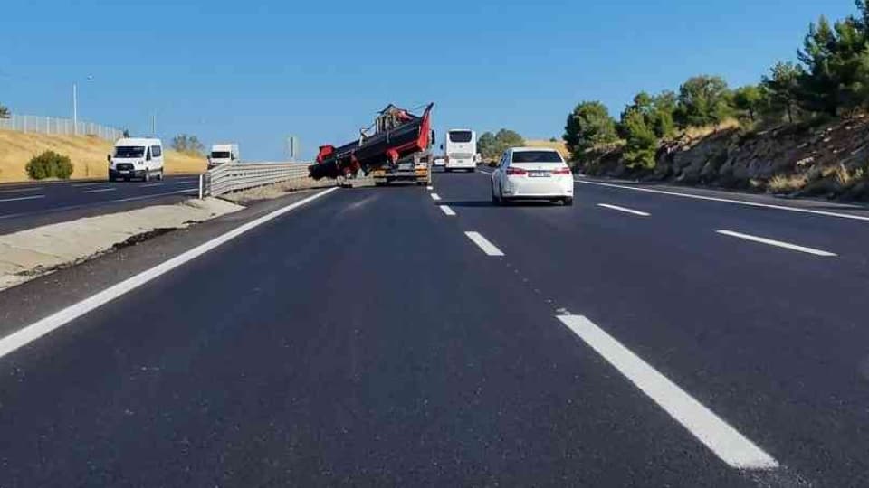Otomobil karşı şeride uçtu: 1 ölü, 7 yaralı