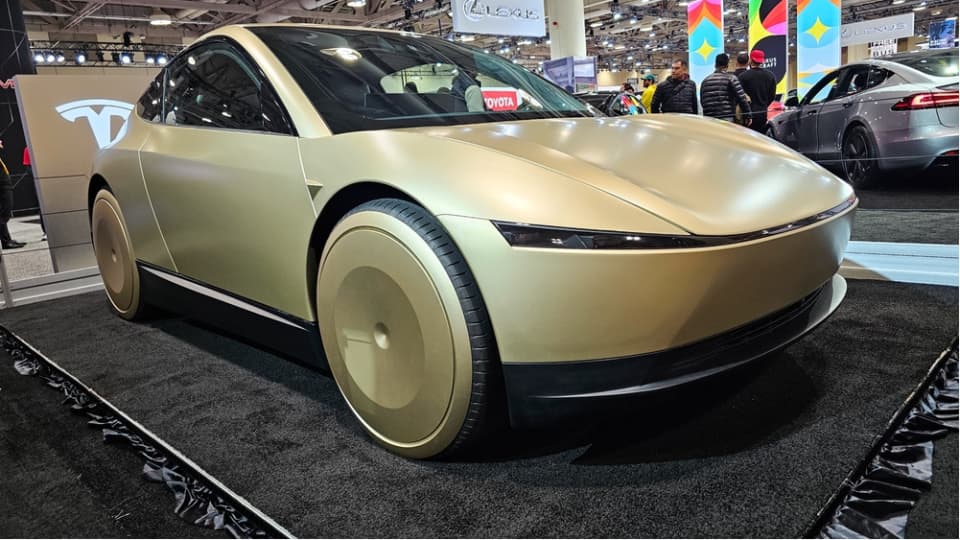 Tesla'nın sürücüsüz taksisi yollarda