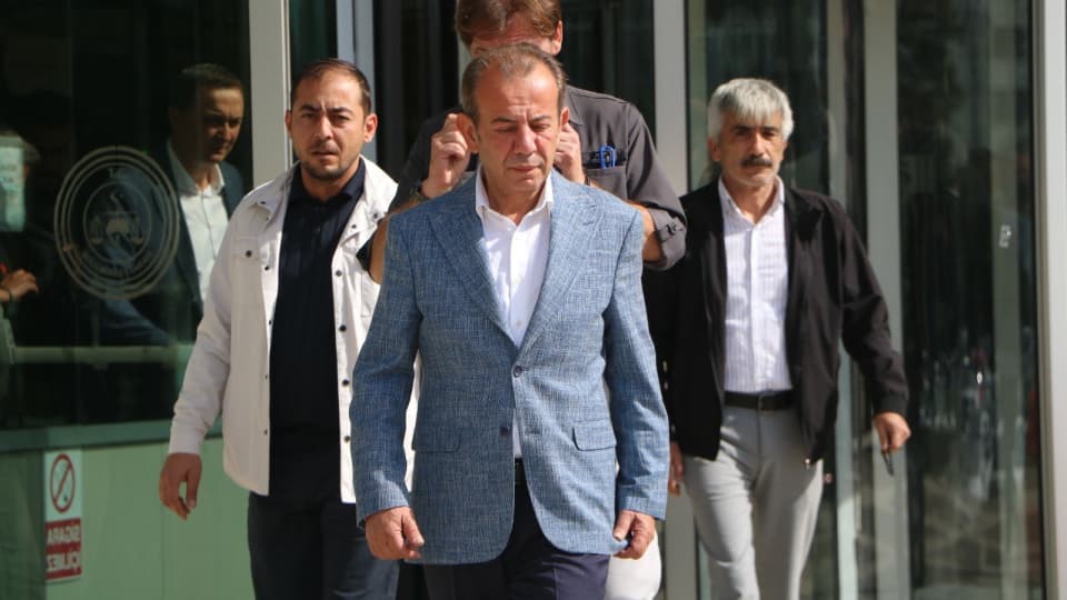 Tanju Özcan duruşmada baygınlık geçirdi