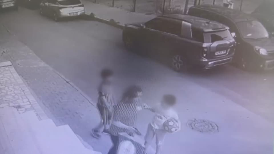 Kurşunun hedefi oldu topunu bırakmadı