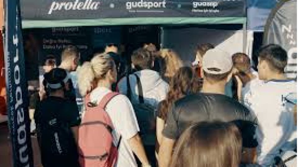 "Yaklaşık 4 bin burun bandını ücretsiz olarak katılımcılarla buluşturduk"