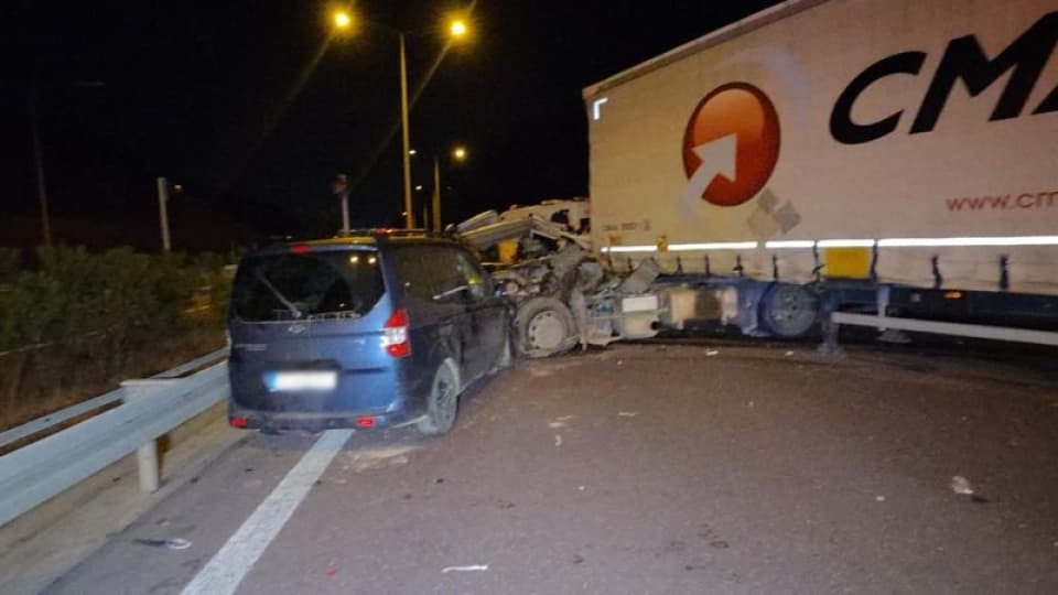 Bursa'da 3 araç kazaya karıştı: 1 ölü, 7 yaralı