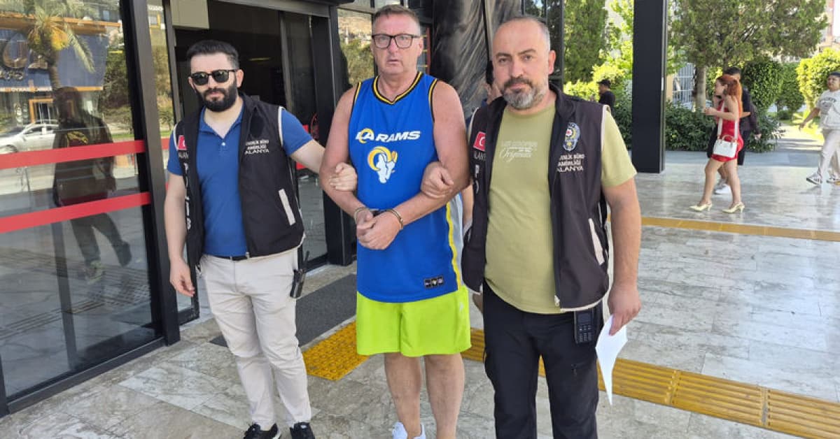 Bayrağımıza hakaret eden İngiliz tutuklandı