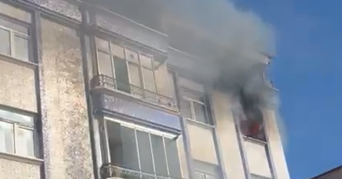 Küçük çocuk çakmakla oynarken evi yaktı