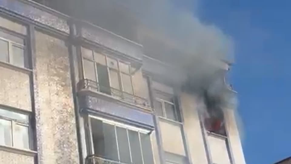 Küçük çocuk çakmakla oynarken evi yaktı