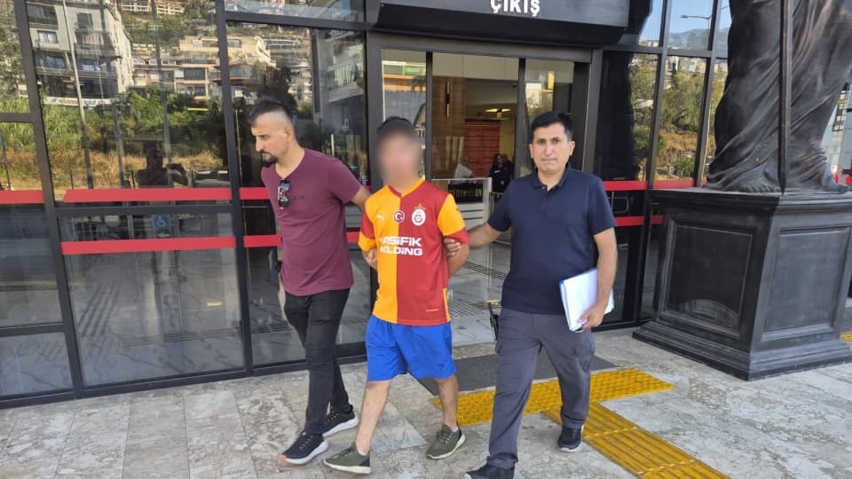 Turist kadına bıçaklı ve cinsel saldırı