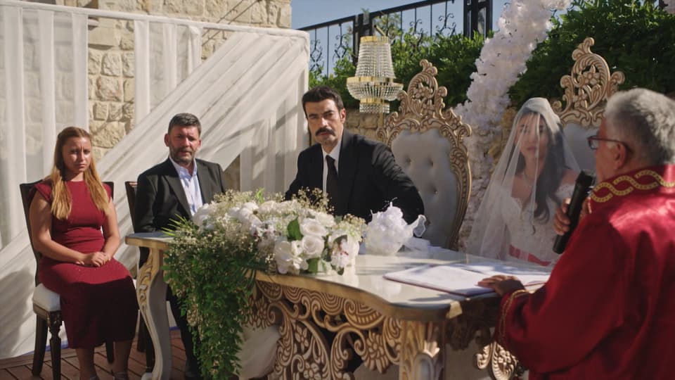 Düğüne gelen gizemli kişi kim?