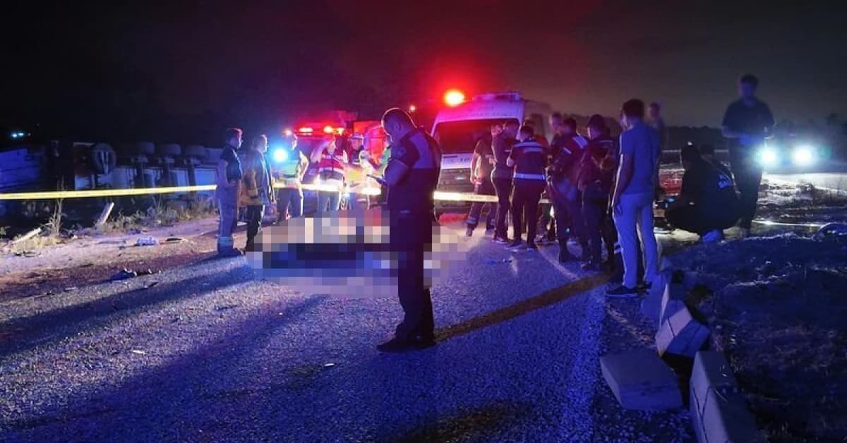 Hatalı sollama yapan TIR, motosiklete çarptı: 2 ölü