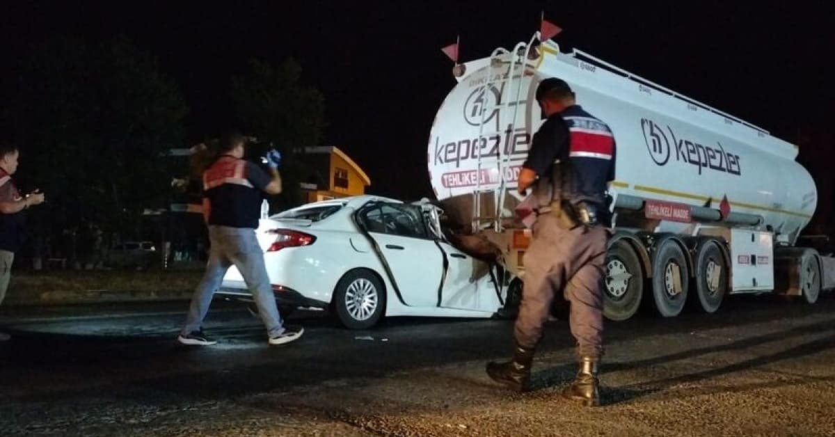 Manavgat'ta otomobil TIR'a çarptı: 1 ölü