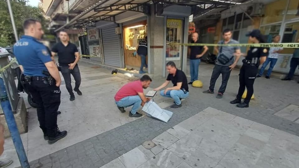 Kuyumcuya soygun girişimi: 2 yaralı