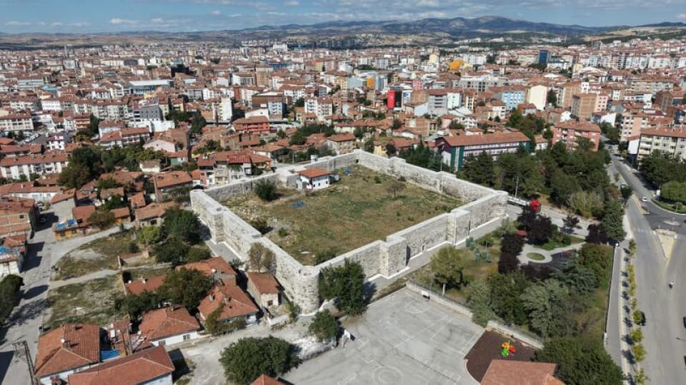 3 yıl sürdü! 1000 yıllık surlarda ikinci etap tamamlandı