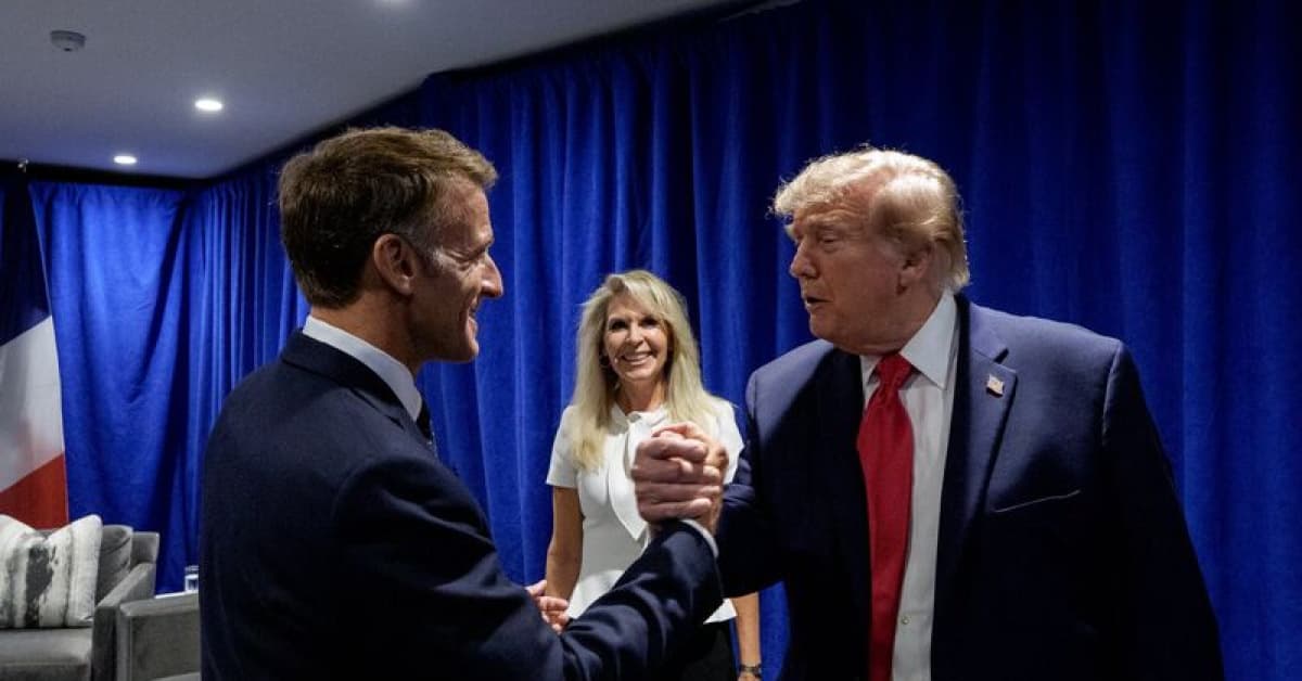 Macron ve Trump'tan samimi poz