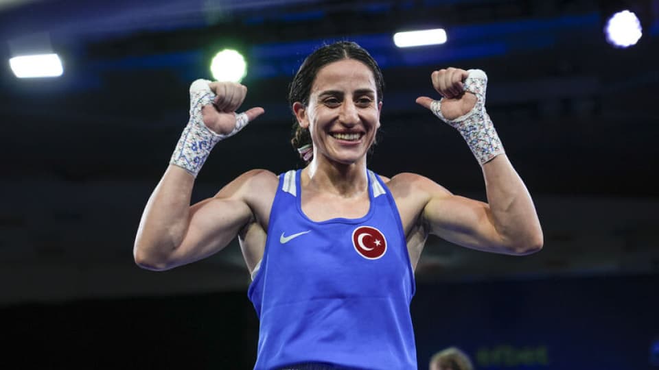 Gizem Özer madalyayı garantiledi!