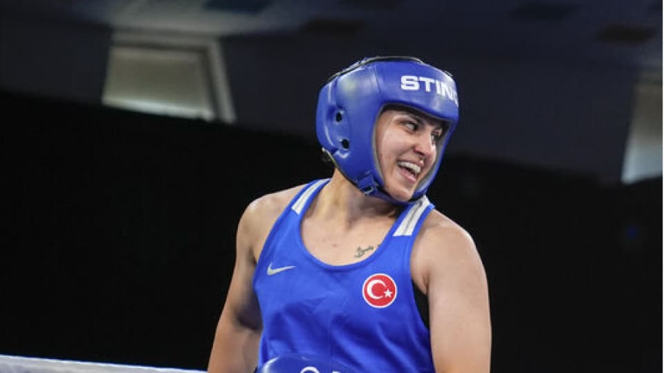 Busenaz Sürmeneli adını finale yazdırdı!