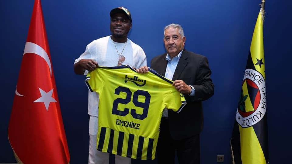 Emenike'den Fenerbahçe'ye ziyaret!
