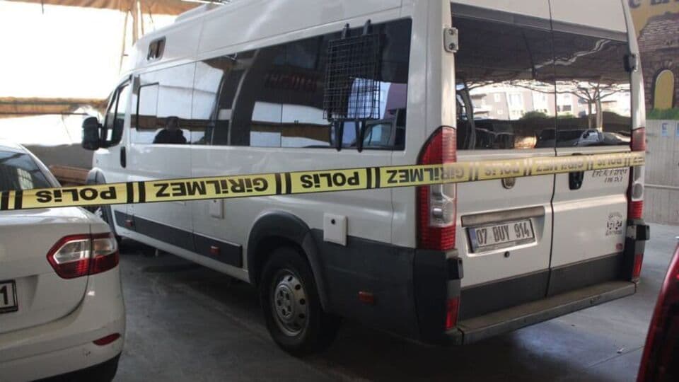 Okul önünde pompalı tüfekle gezen 2 kişi yakalandı