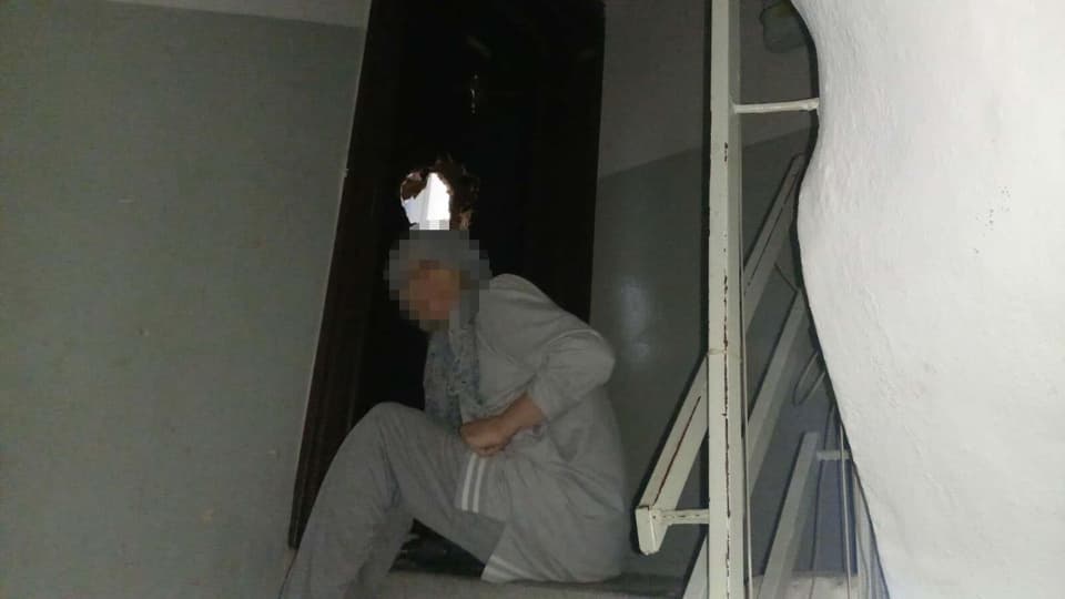 Komşusunun çelik kapısını matkapla kırdı