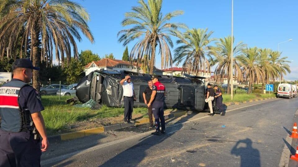 17 yaralı! Antalya'da zincirleme kaza