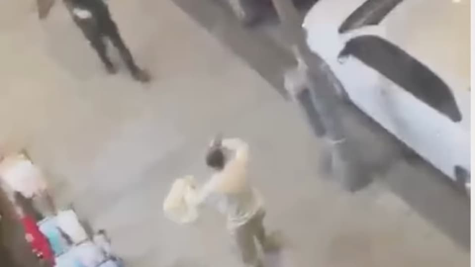 Esenler'de polise bıçaklı saldırı
