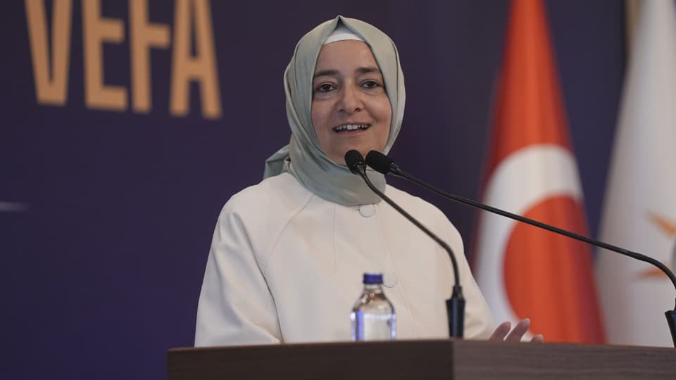 Fatma Betül Sayan Kaya görevinden istifa etti