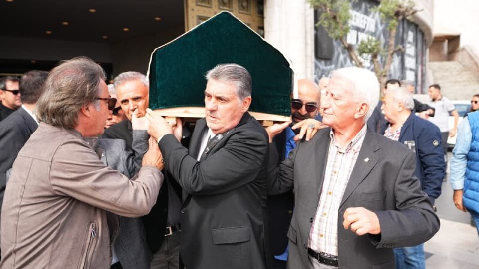 Beşiktaş'ta Metin Keçeli son yolculuğuna uğurlandı!