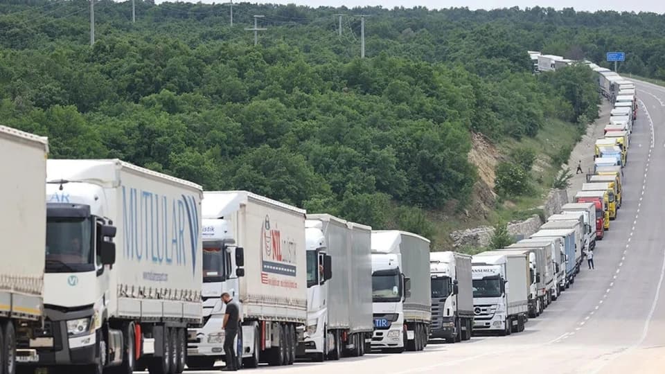 Türkiye sınırında 18 kilometrelik TIR kuyruğu!