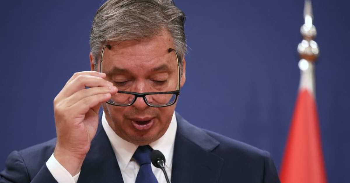 Vucic istifa etti