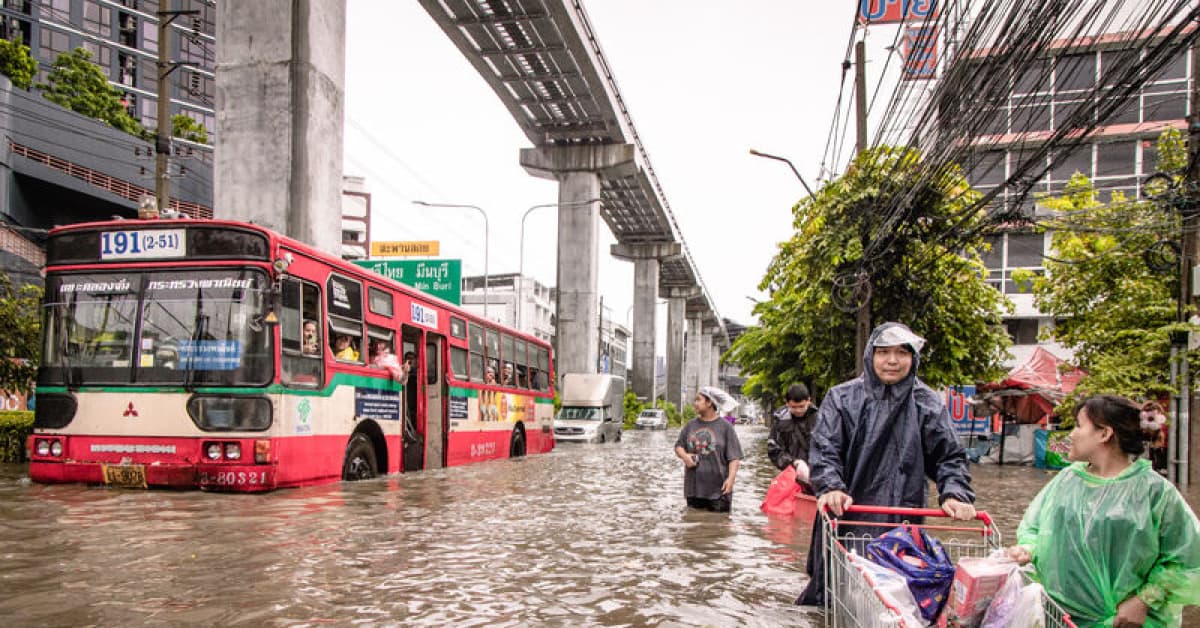 Tayland'da sel: Yüz binlerce kişi etkilendi!