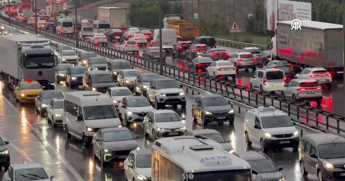 İstanbul'da yağmur trafiği! Yüzde 89'a ulaştı