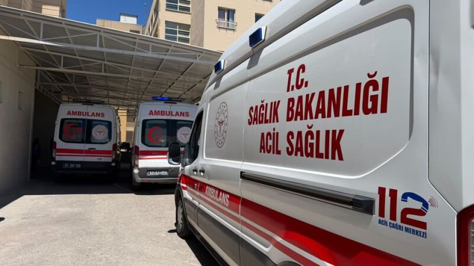 Balkondan düşen bebek kahretti!