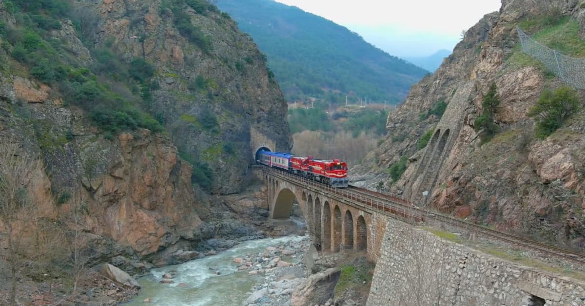 Karaelmas Ekspresi raylara iniyor