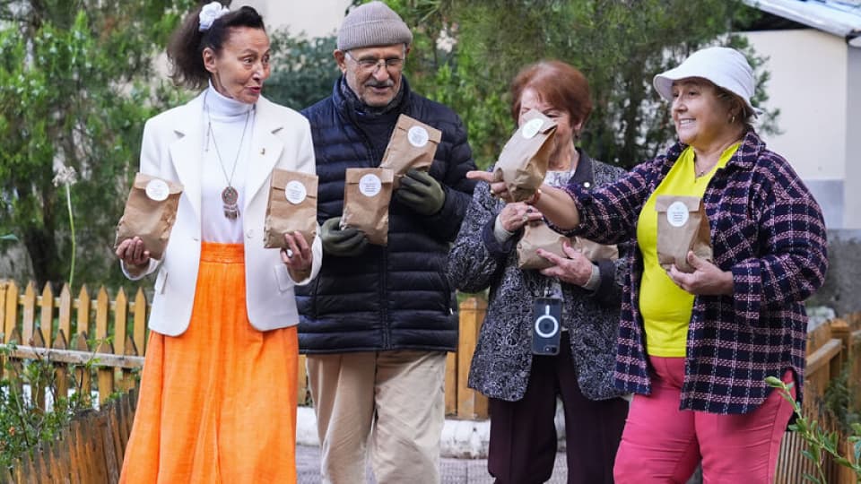Huzurevi sakinleri topladı: Kompost gübreye dönüştü