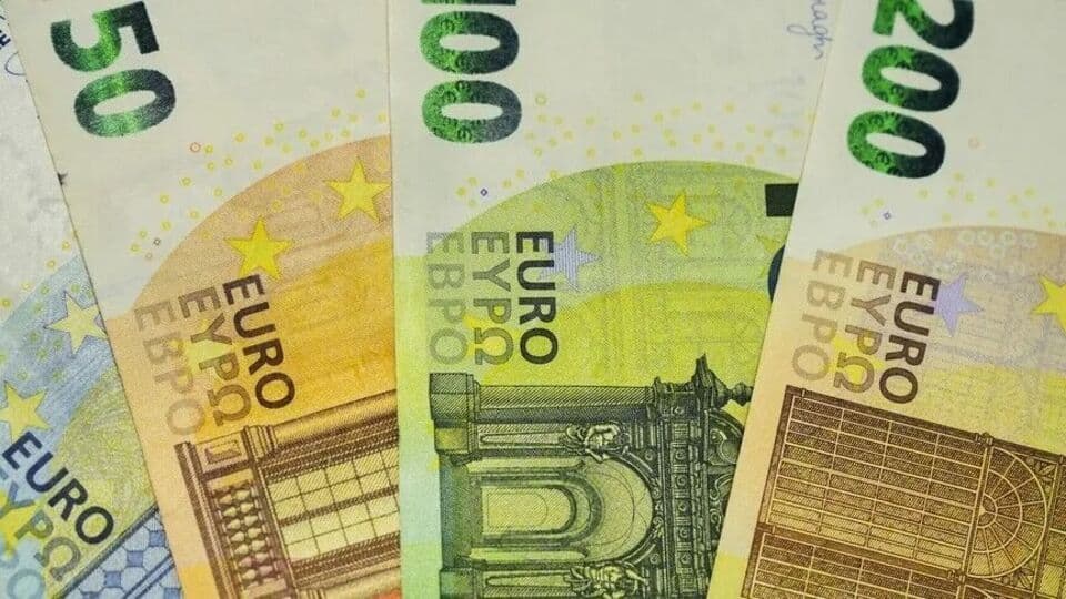 Euro, dolar karşısında son 3 ayın en düşük seviyesinde