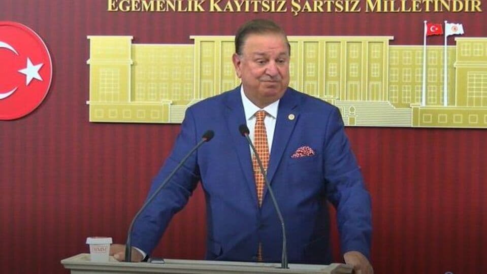 YRP'deki görevlerinden istifa etti