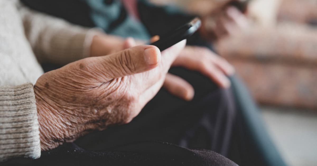 Yalnızlık, yaşlılarda dijital bağımlılık riskini artırıyor