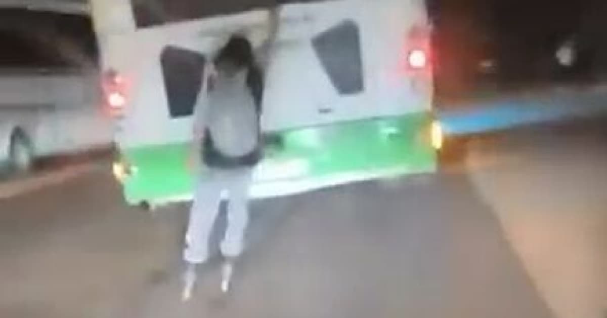 Otobüs arkasında paten yolculuğu