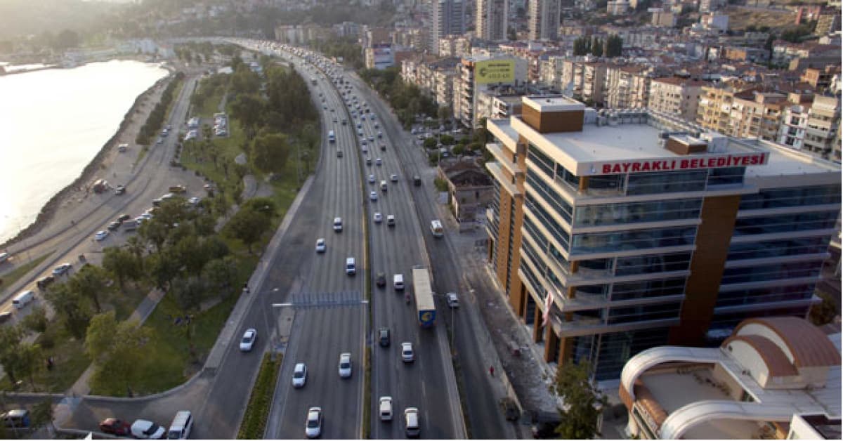 İzmir'de Bayraklı Belediyesi'ne operasyon: 45 gözaltı