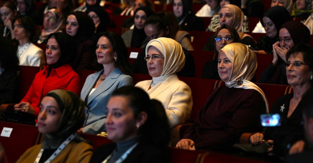 Yıldızlar, gençleri alkışladı