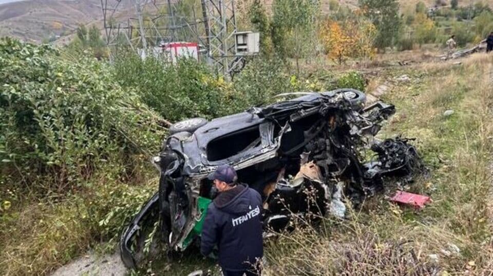 Hurdaya dönen araçta can verdi