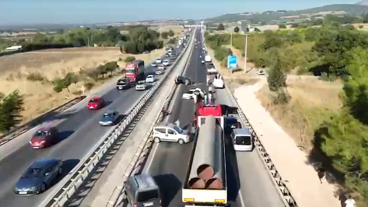 Bursa'da mazot dökülen yolda zincirleme kaza: 4 yaralı