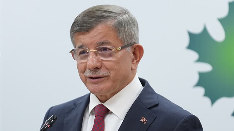 Ahmet Davutoğlu, ifade vermek üzere adliyeye geldi
