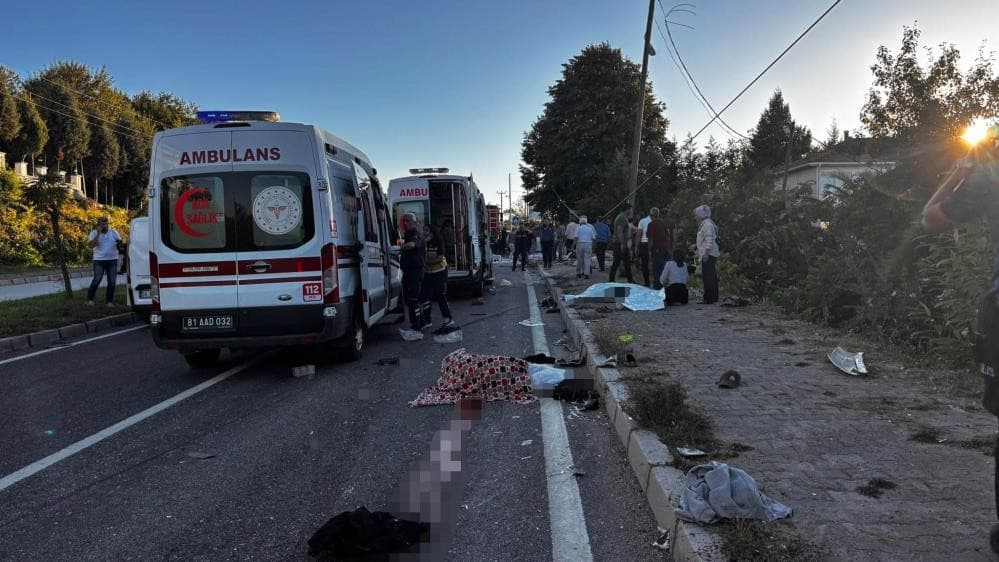 Düzce'de korkunç 'patpat' kazası: 4 ölü, 8 yaralı