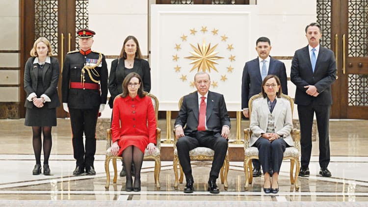 Beş elçiden güven mektubu