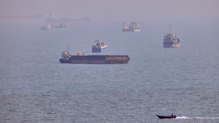 Karadeniz'de yük gemisi vuruldu: 2 kişi hayatını kaybetti